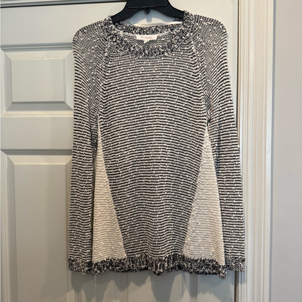Two by Vince Camuto size Medium M Black White Stripe Sweater Chunky